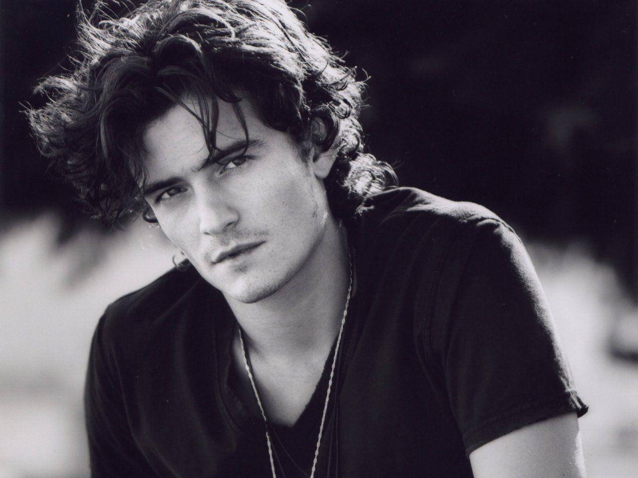 Masculine Figure Photoshoot Orlando Bloom Wallpaper