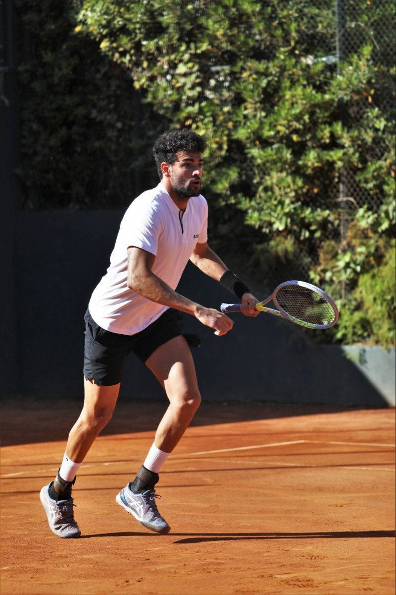 Matteo Berrettini Running In The Court Wallpaper