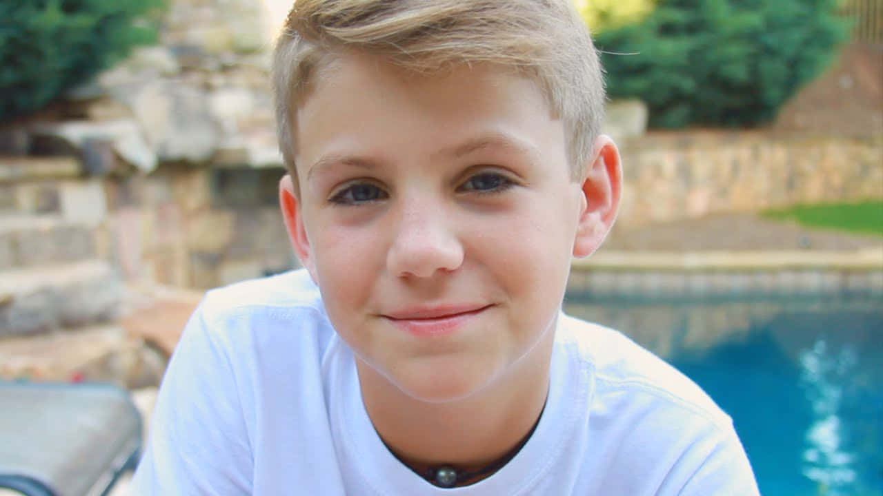 Mattyb By Swimming Pool Wallpaper