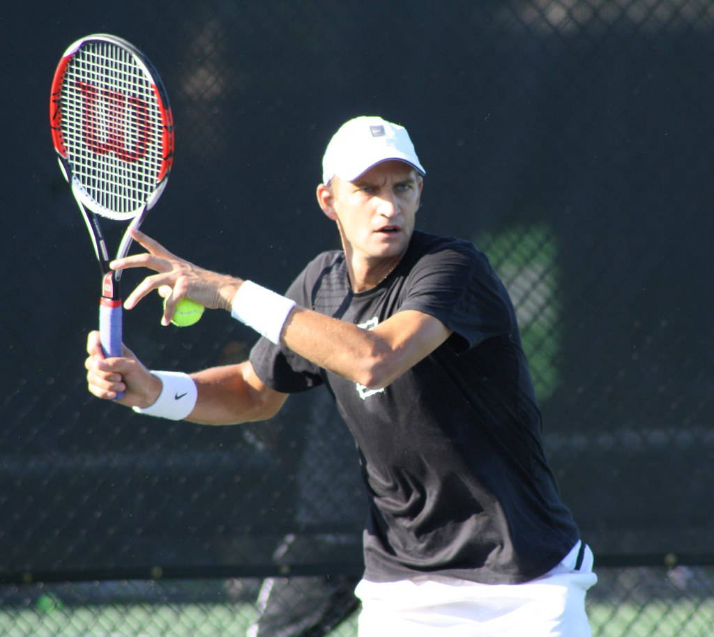 Max Mirnyi Gauging A Serve Wallpaper