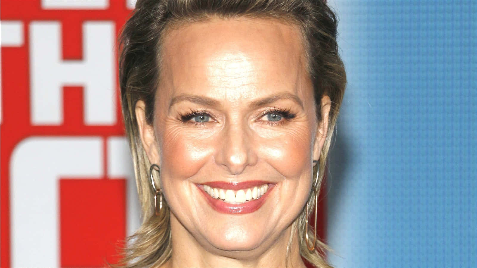 Melora Hardin Smiling Red Carpet Event Wallpaper