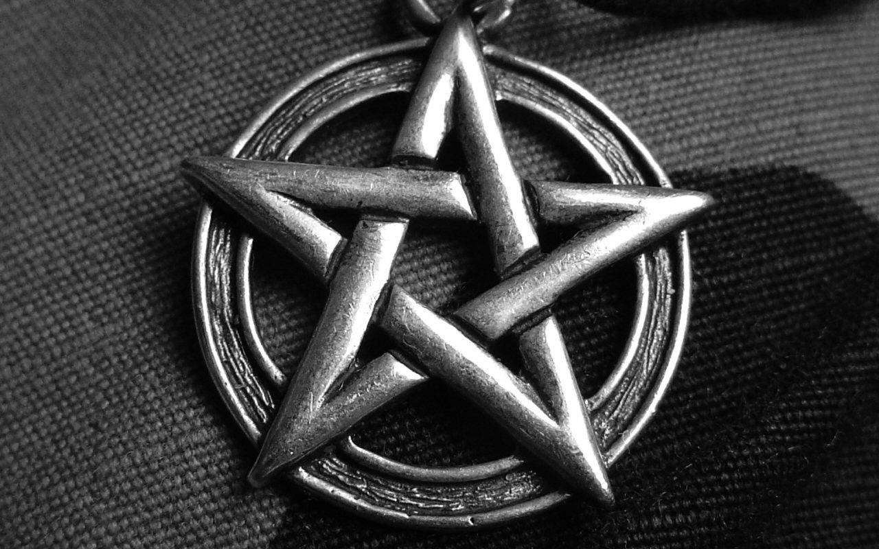 Metal Pentagram Pendant Wallpaper