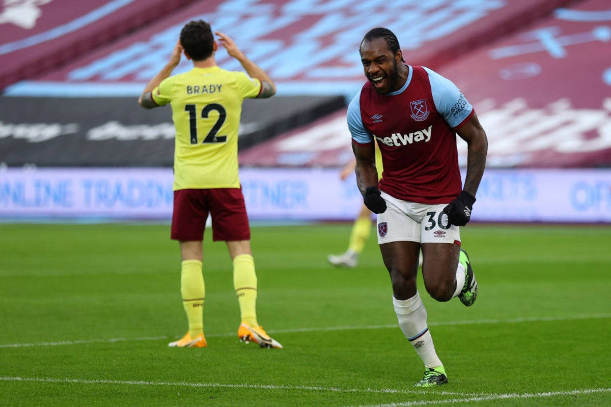 Michail Antonio With Yellow Shirt Player Wallpaper