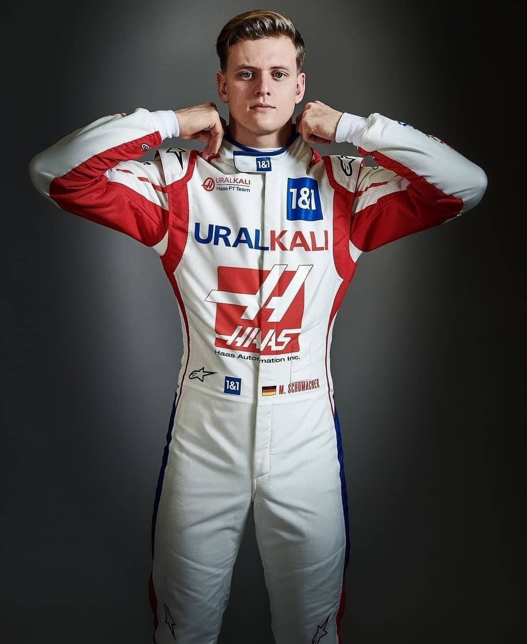 Mick Schumacher Portrait Gradient Black Wallpaper