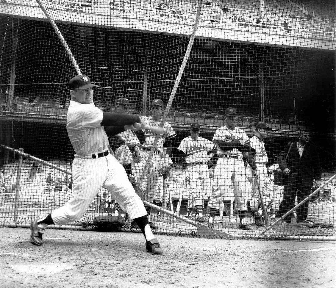 Mickey Mantle Swinging Stance Wallpaper