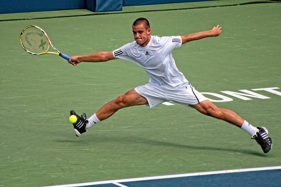 Mikhail Youzhny Big Leap Wallpaper