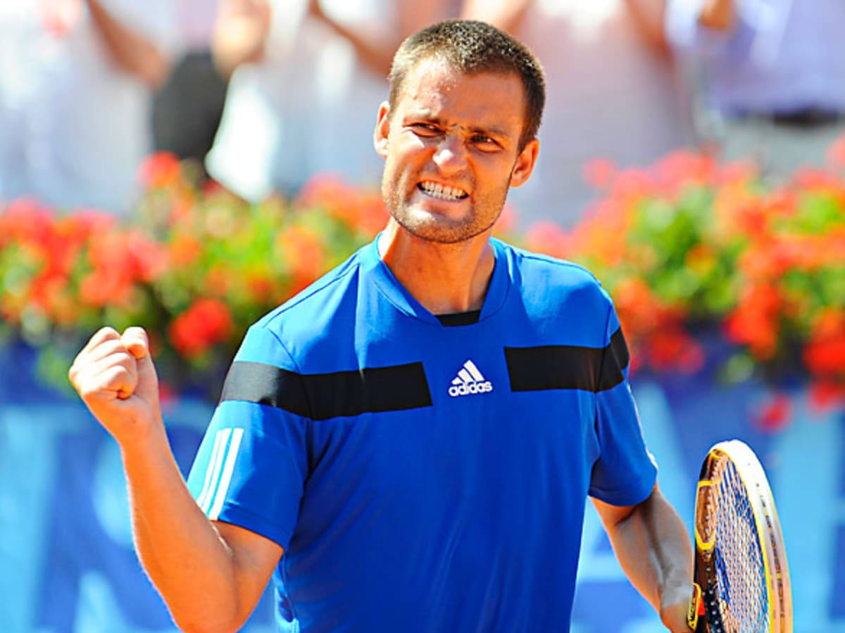 Mikhail Youzhny Celebrating With A Fist Pump Wallpaper