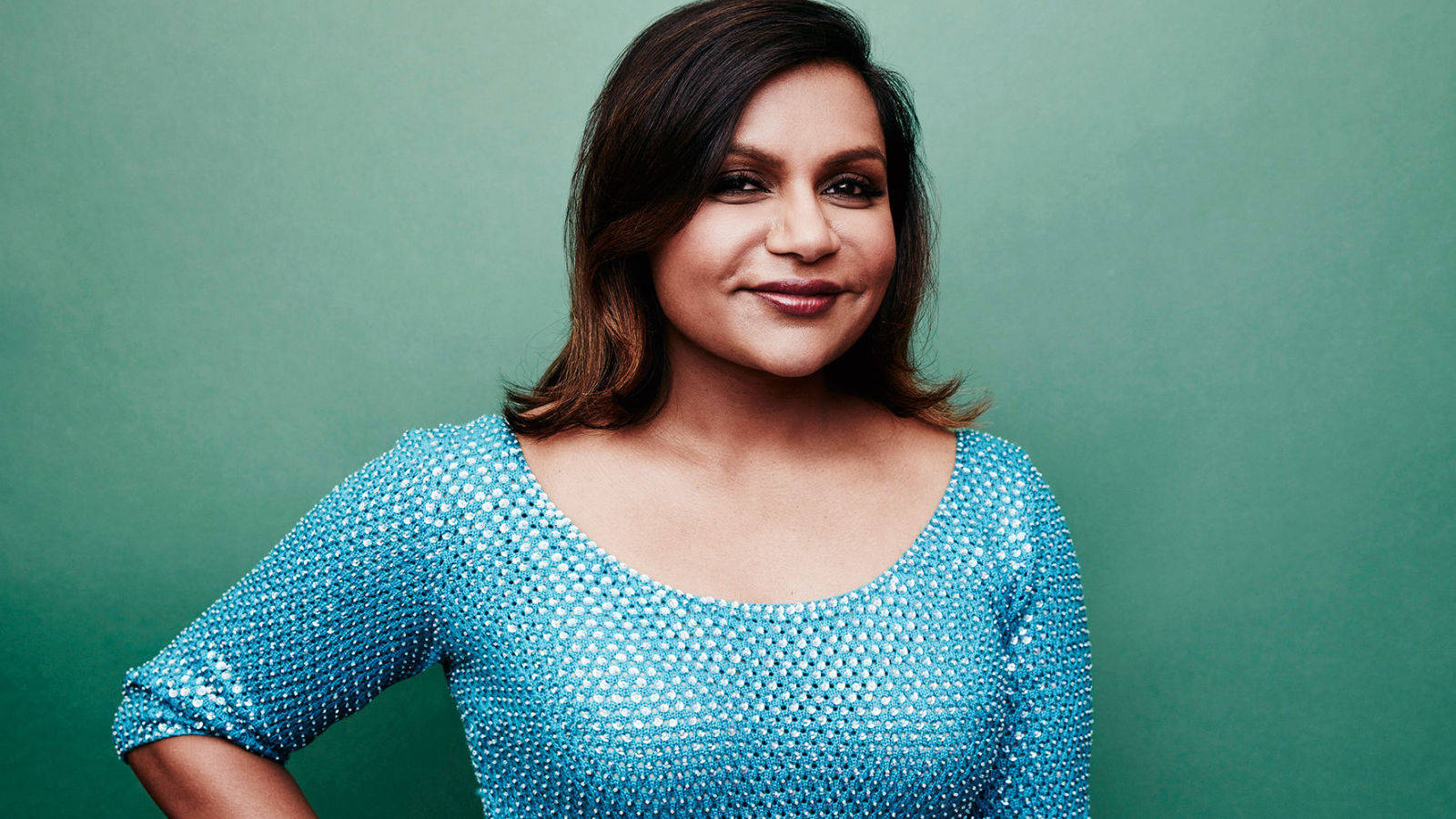 Mindy Kaling American Hollywood Actress Wallpaper