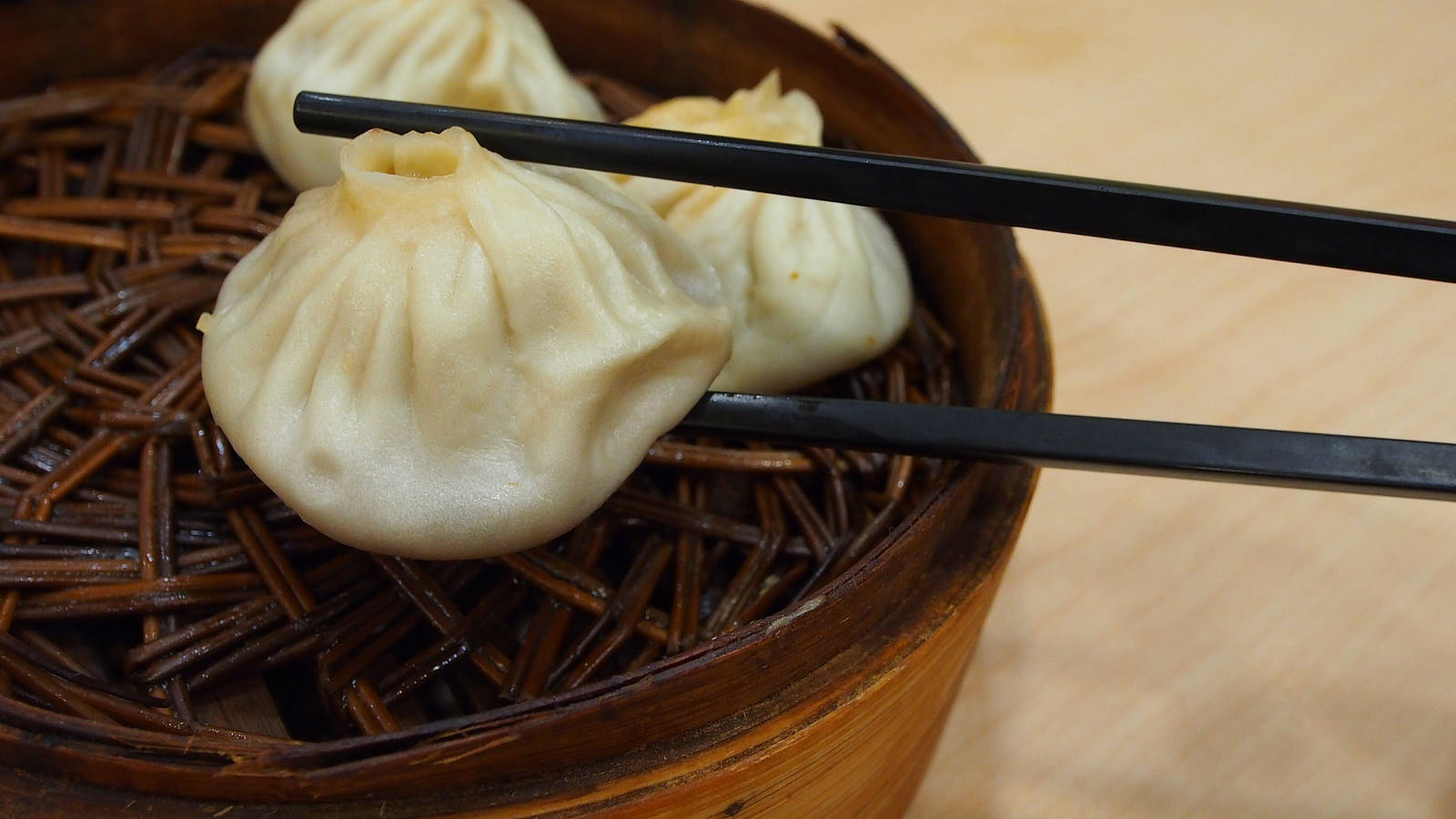 Mini Xiaolongbao With Black Chopsticks Wallpaper