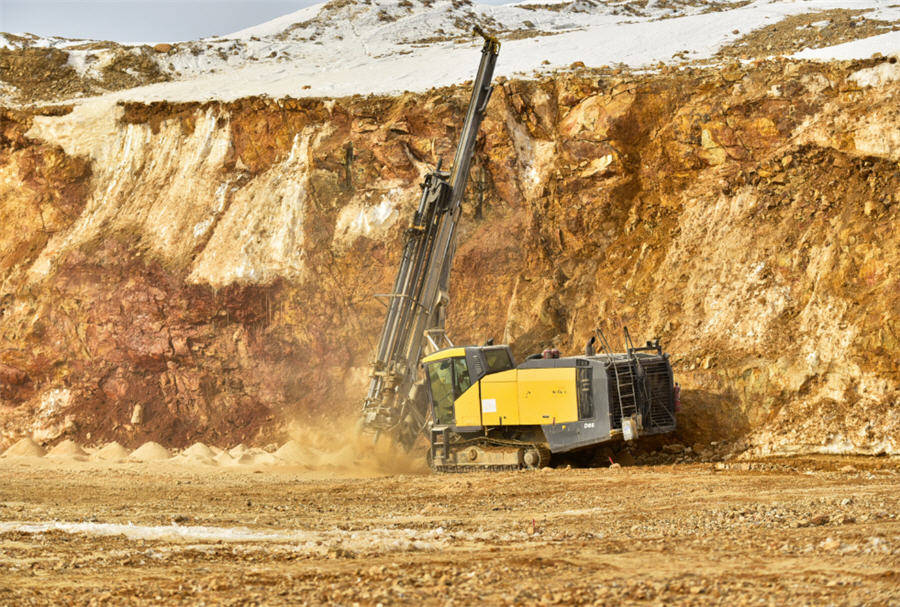 Mining Crane In The Goldmines Wallpaper