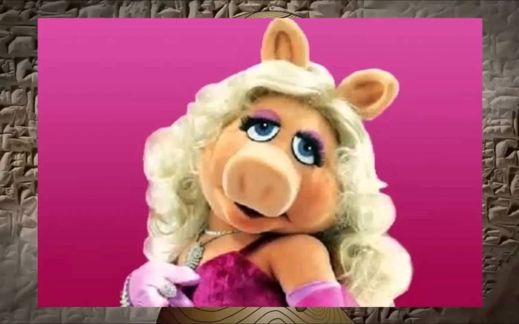 Miss Piggy Gorgeous In Pink Wallpaper