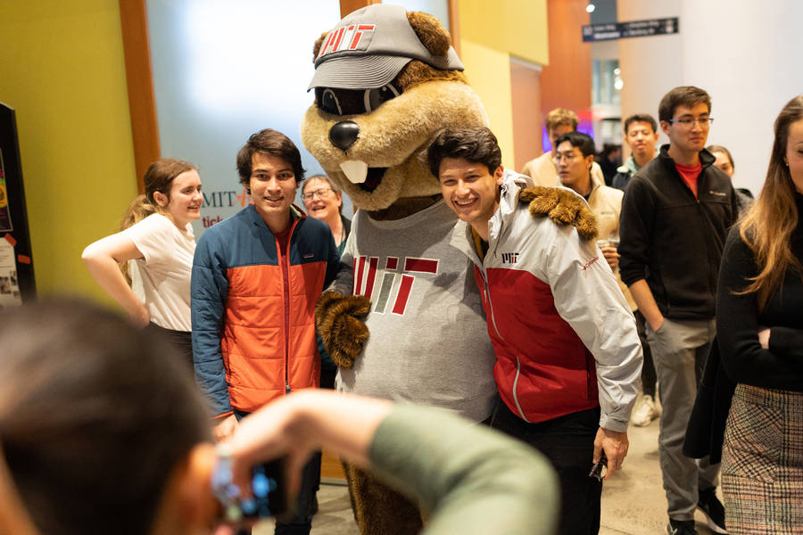 Mit Students Posing With College Mascot Wallpaper