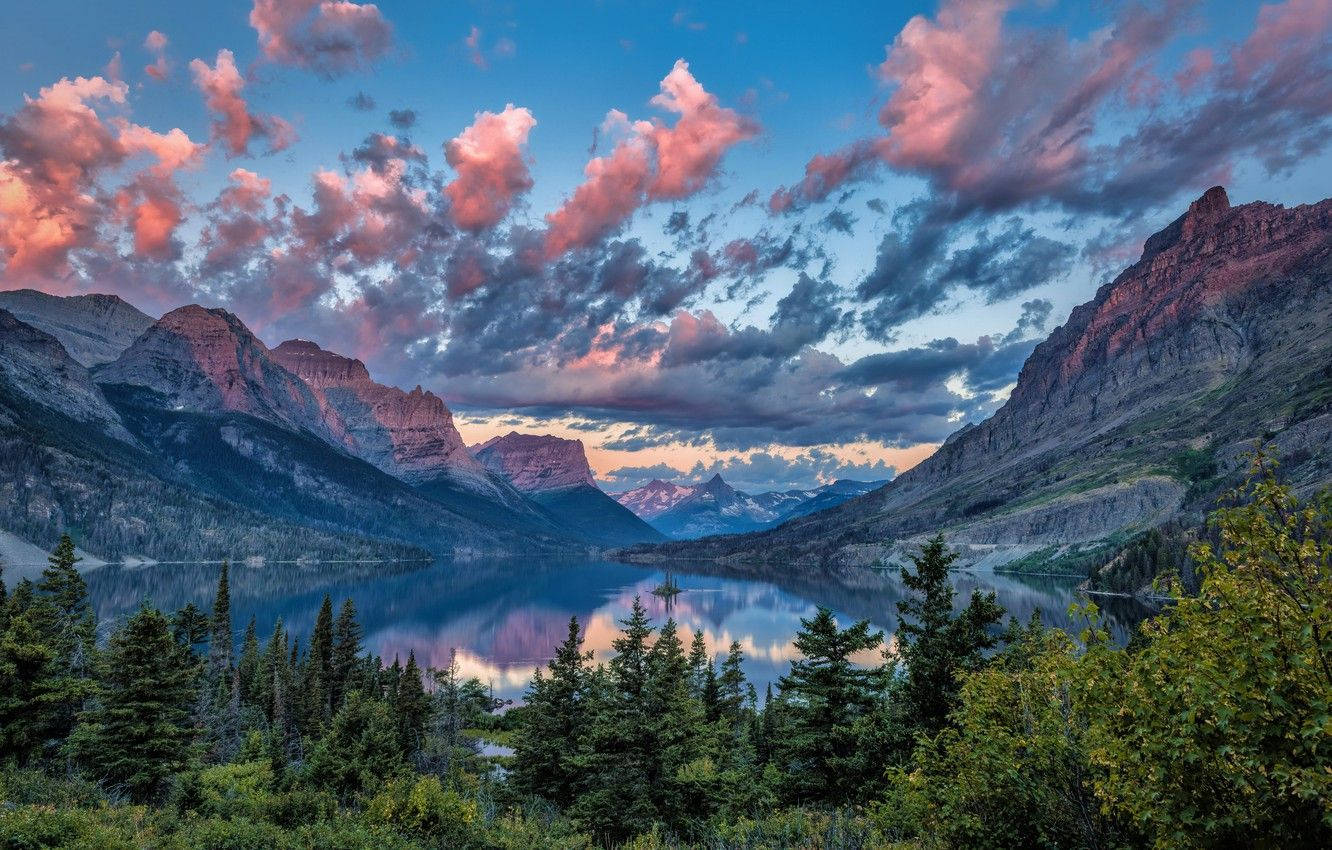 Montana Pink Clouds Wallpaper