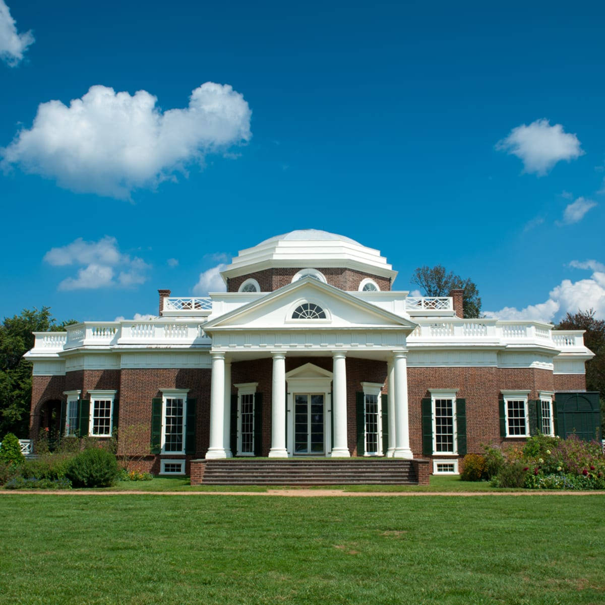 Monticello And Pillars Wallpaper