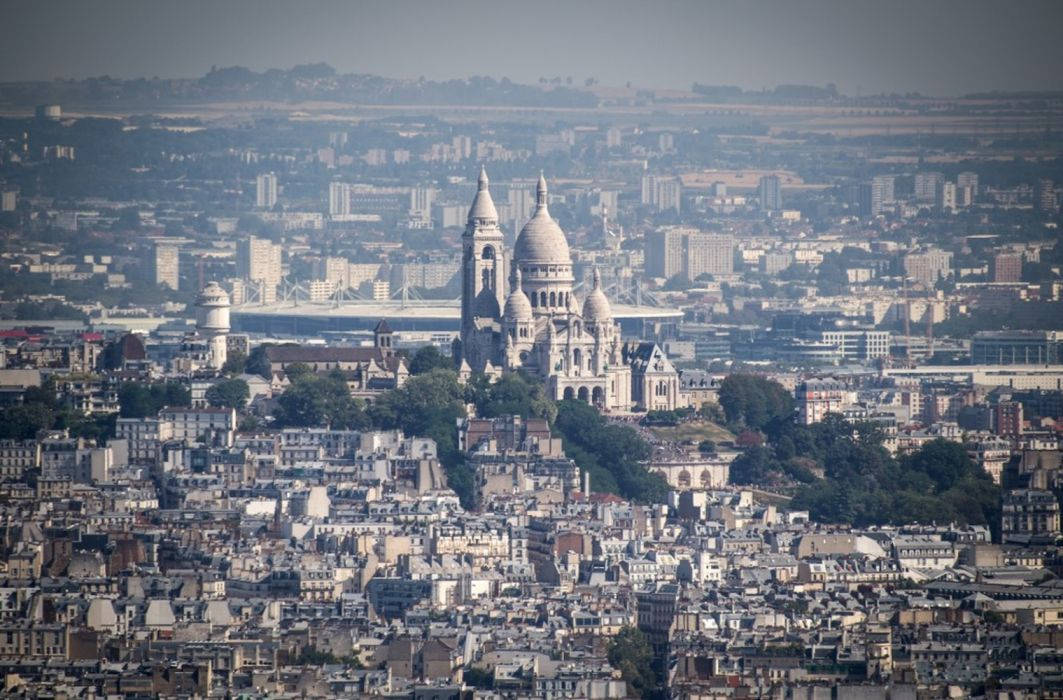 Montmartre Neighborhood With Sacre Coeur Wallpaper