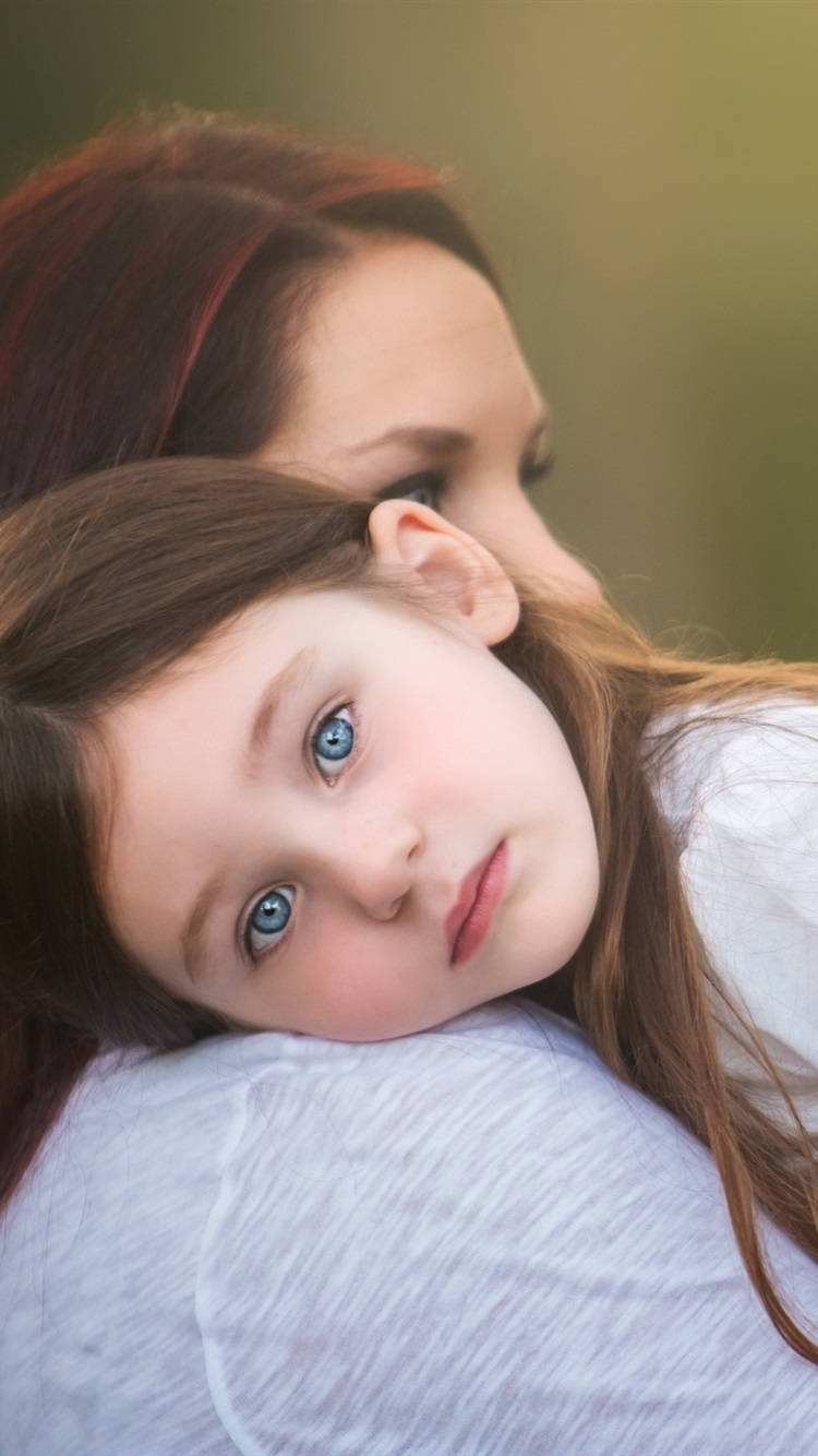 Mother And Daughter With Bright Eyes Wallpaper