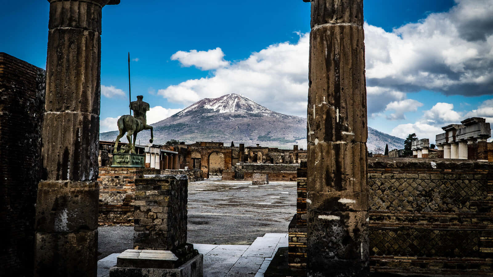 Mount Vesuvio Artistic Shot Italy Wallpaper