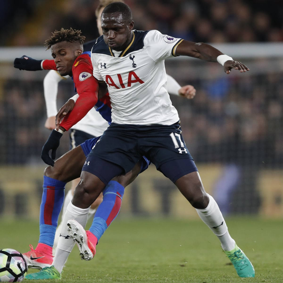 Moussa Sissoko Blocking A Football Player Wallpaper