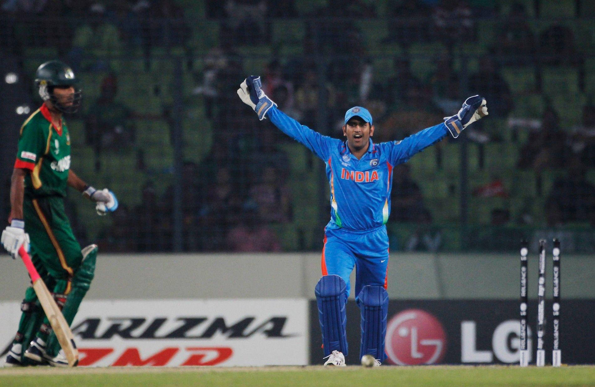 Ms Dhoni Celebrating In Cricket Field Wallpaper