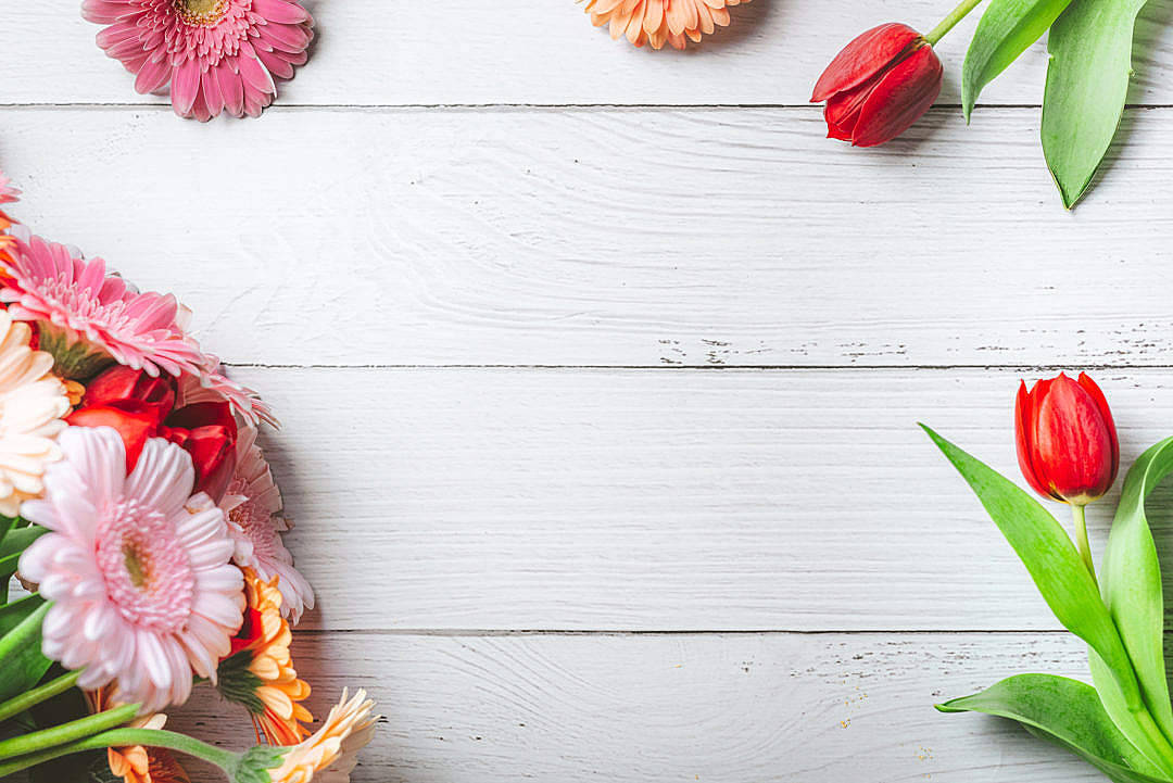 Natural Flower On A Wooden Table Wallpaper