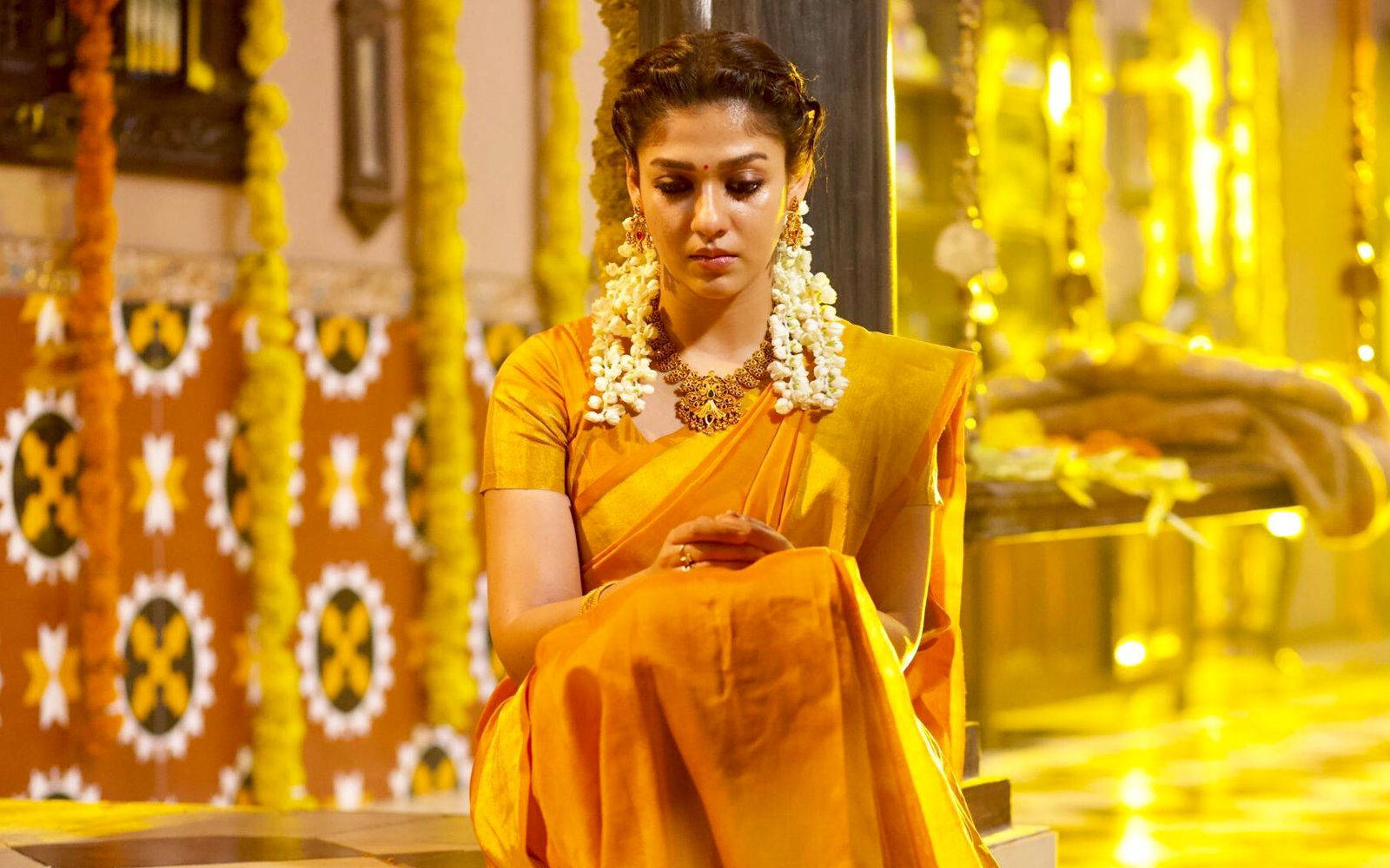 Nayanthara Yellow Aesthetic Saree And Background Wallpaper