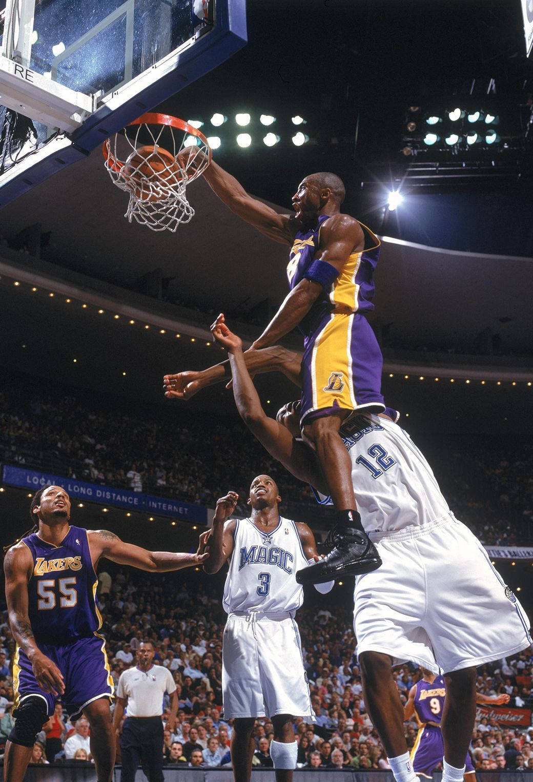 Nba Iphone Kobe Bryant Dunk Over Dwight Howard Wallpaper