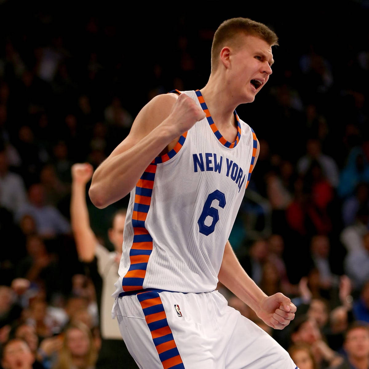 New York Knicks White Jersey Kristaps Porzingis Wallpaper