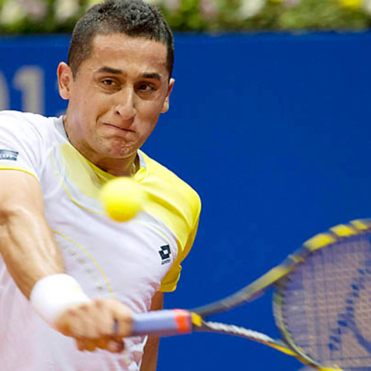 Nicolas Almagro Smiiling Mid-swing Wallpaper