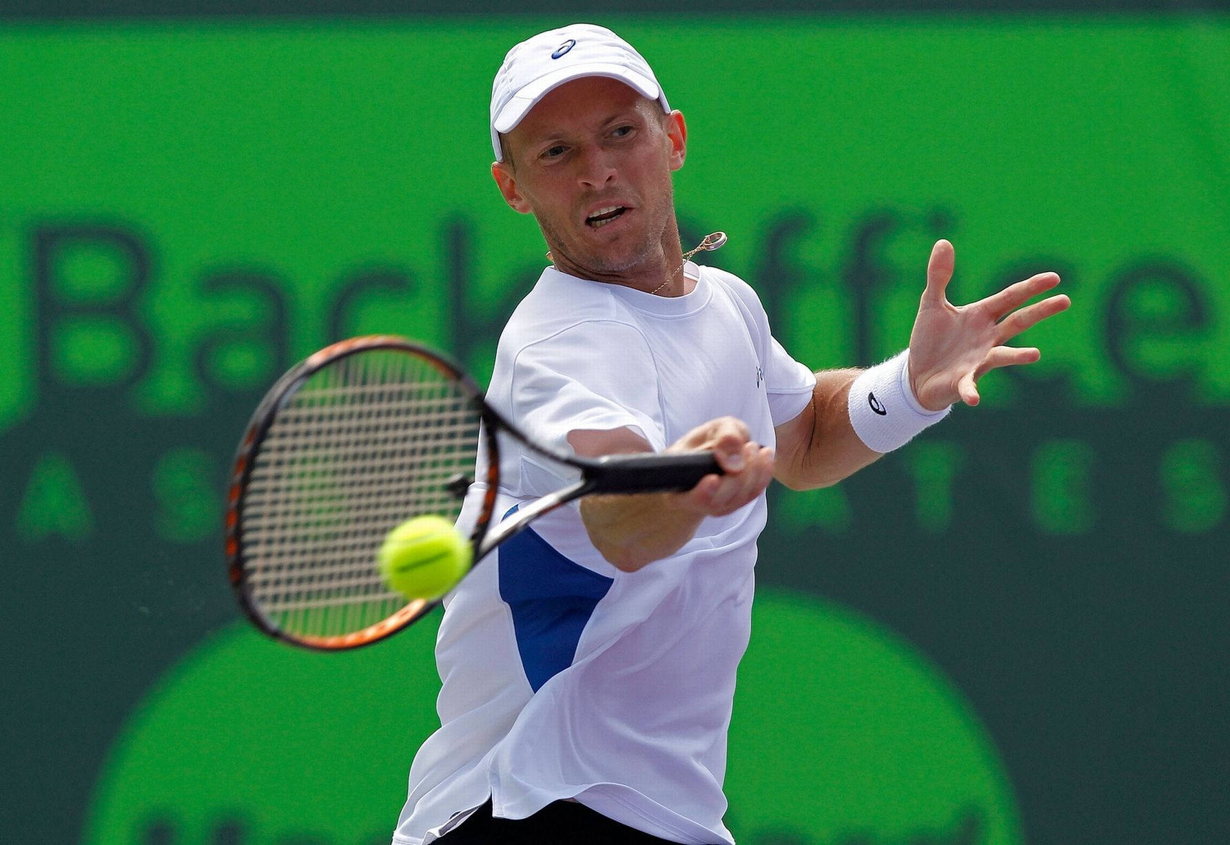 Nikolay Davydenko Executing A Precise Forehand Shot In A Tennis Match. Wallpaper