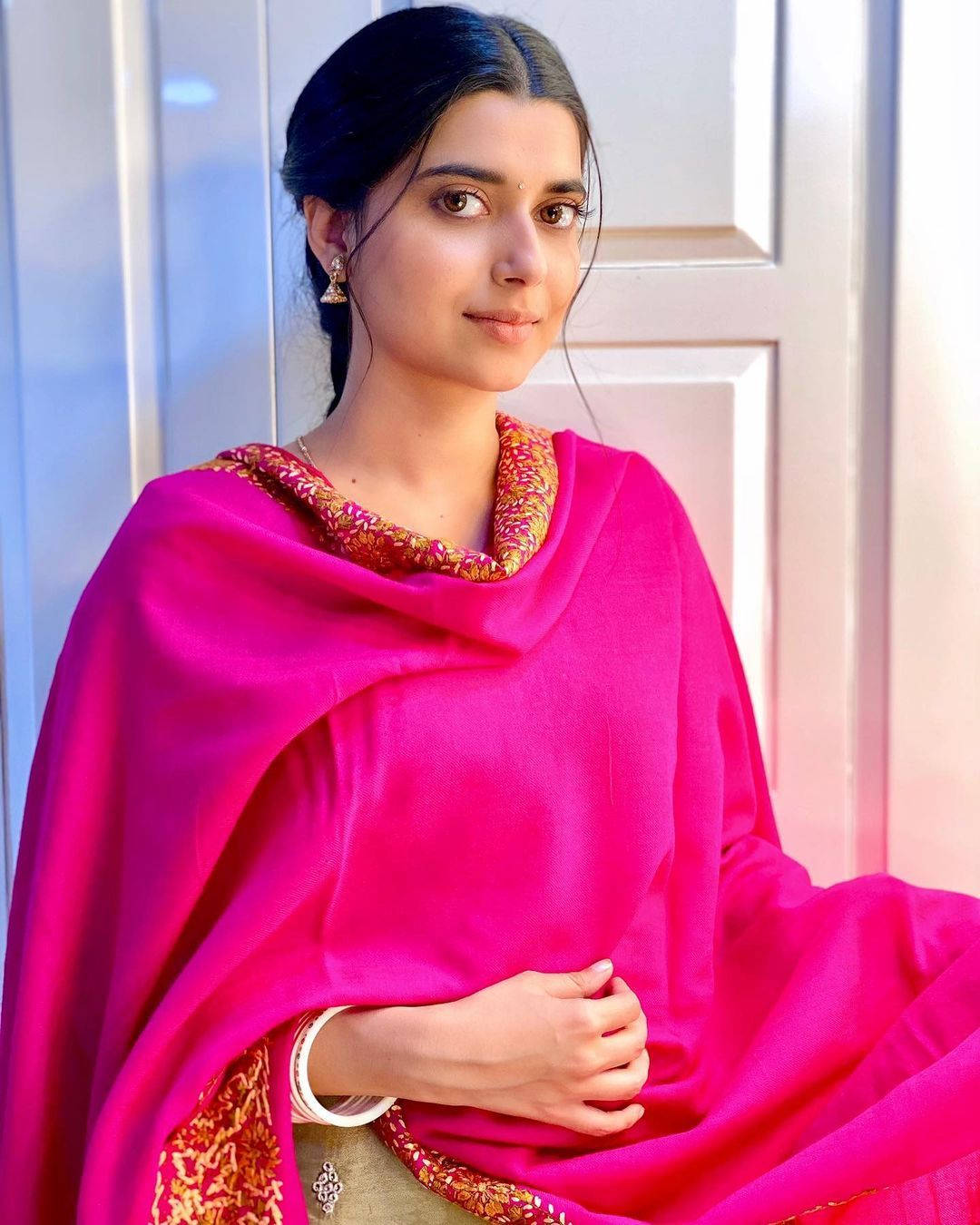 Nimrat Khaira Fuchsia Wallpaper