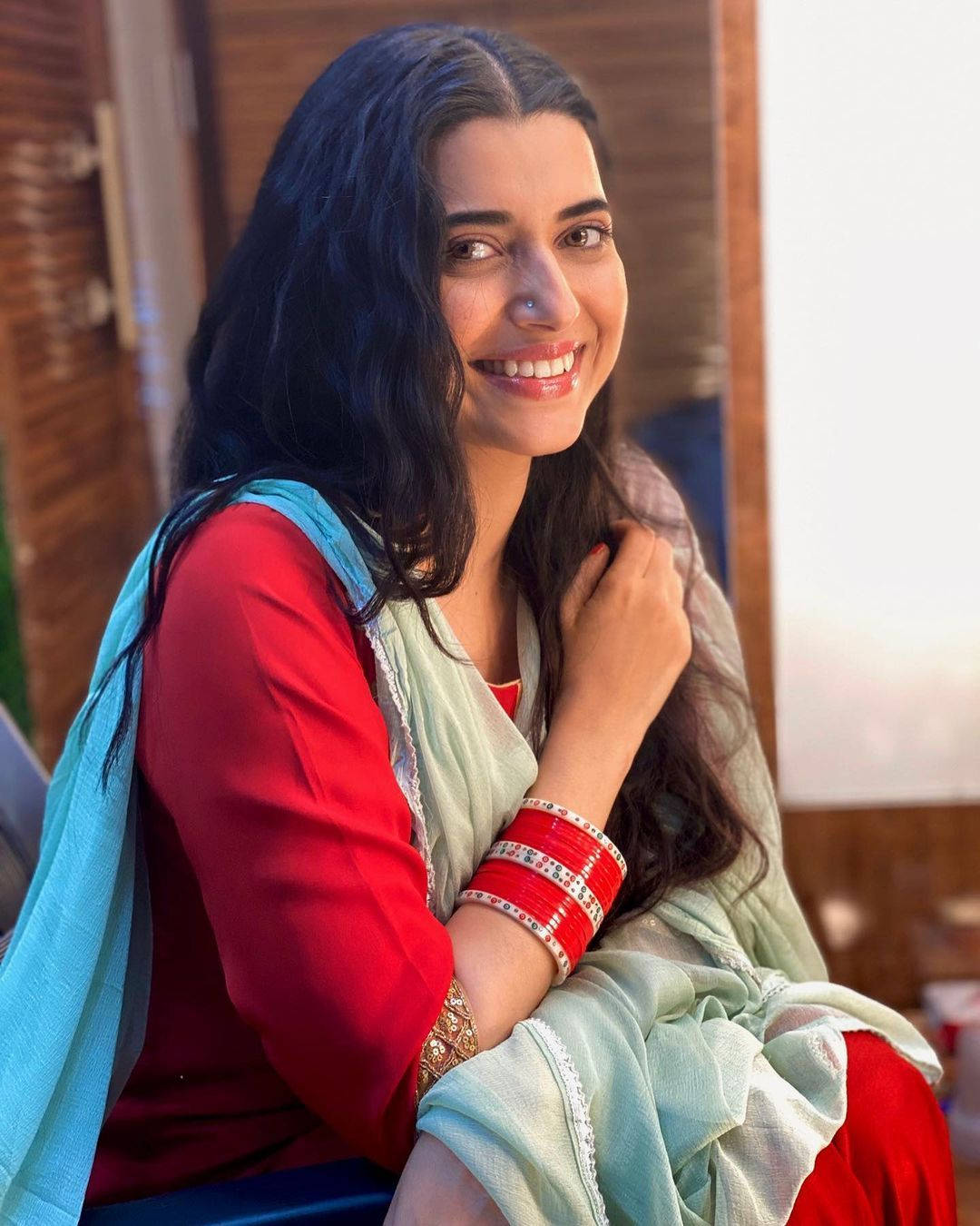 Nimrat Khaira Smiling Wallpaper