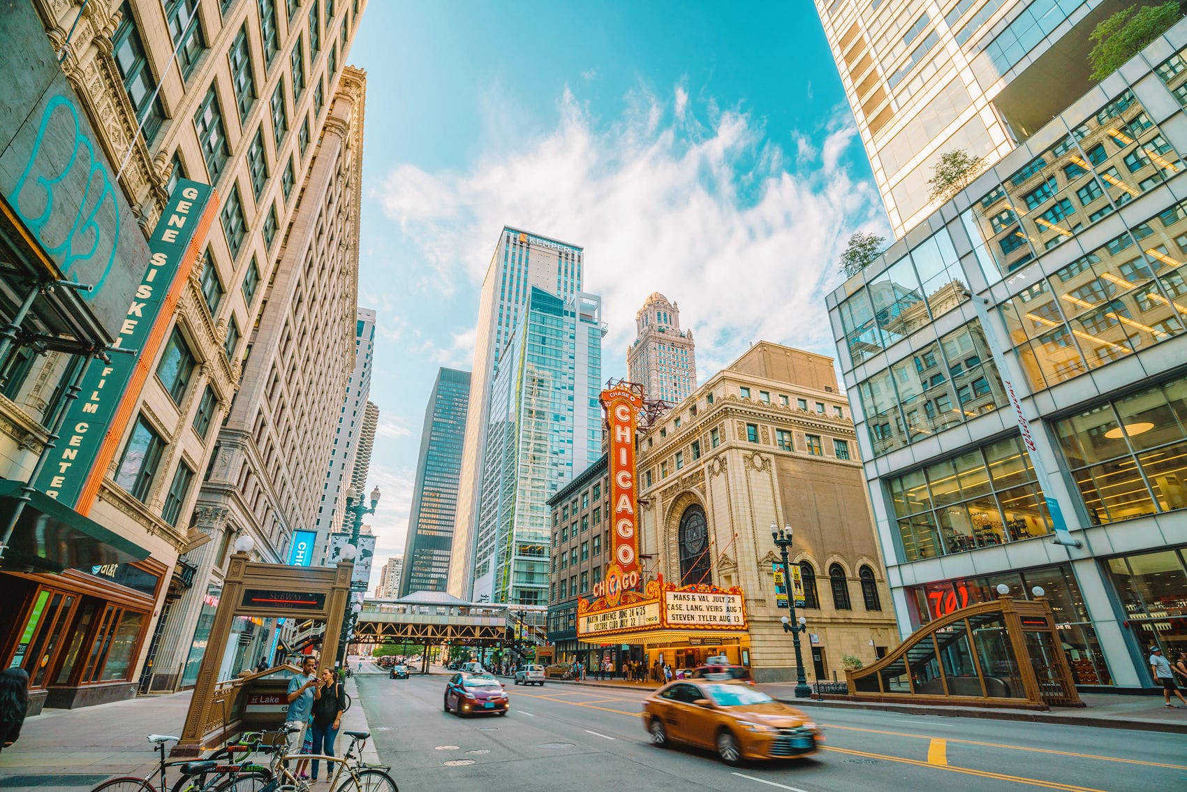 North State Street In Chicago, Illinois Wallpaper