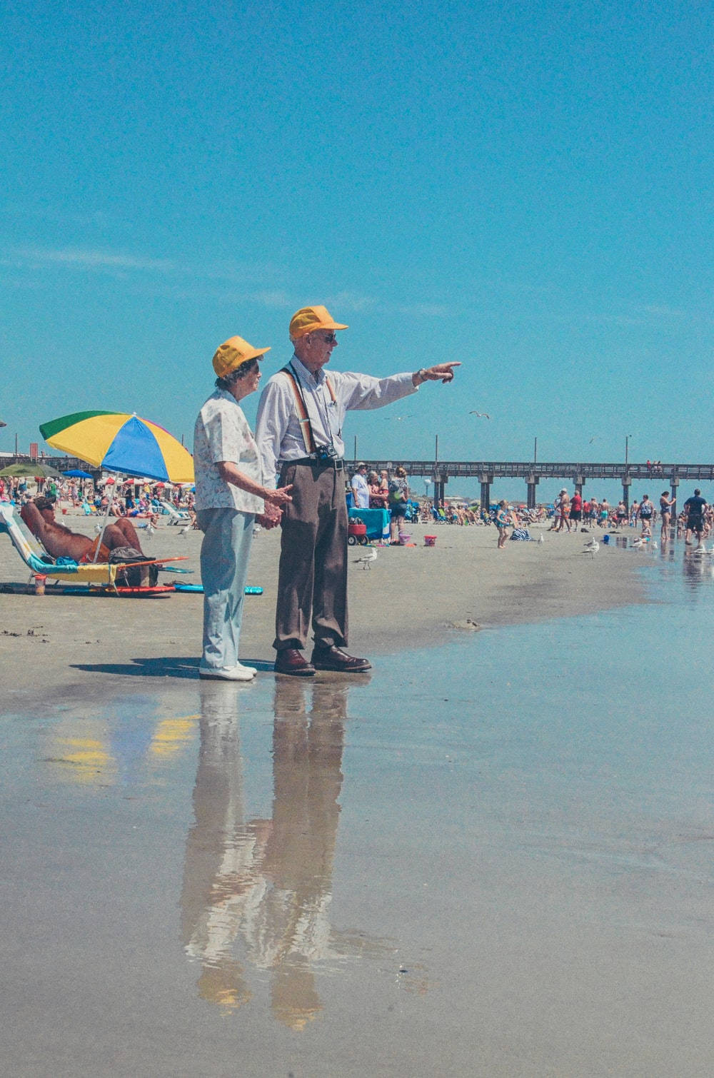 Old Aesthetic Couple In Beach Wallpaper