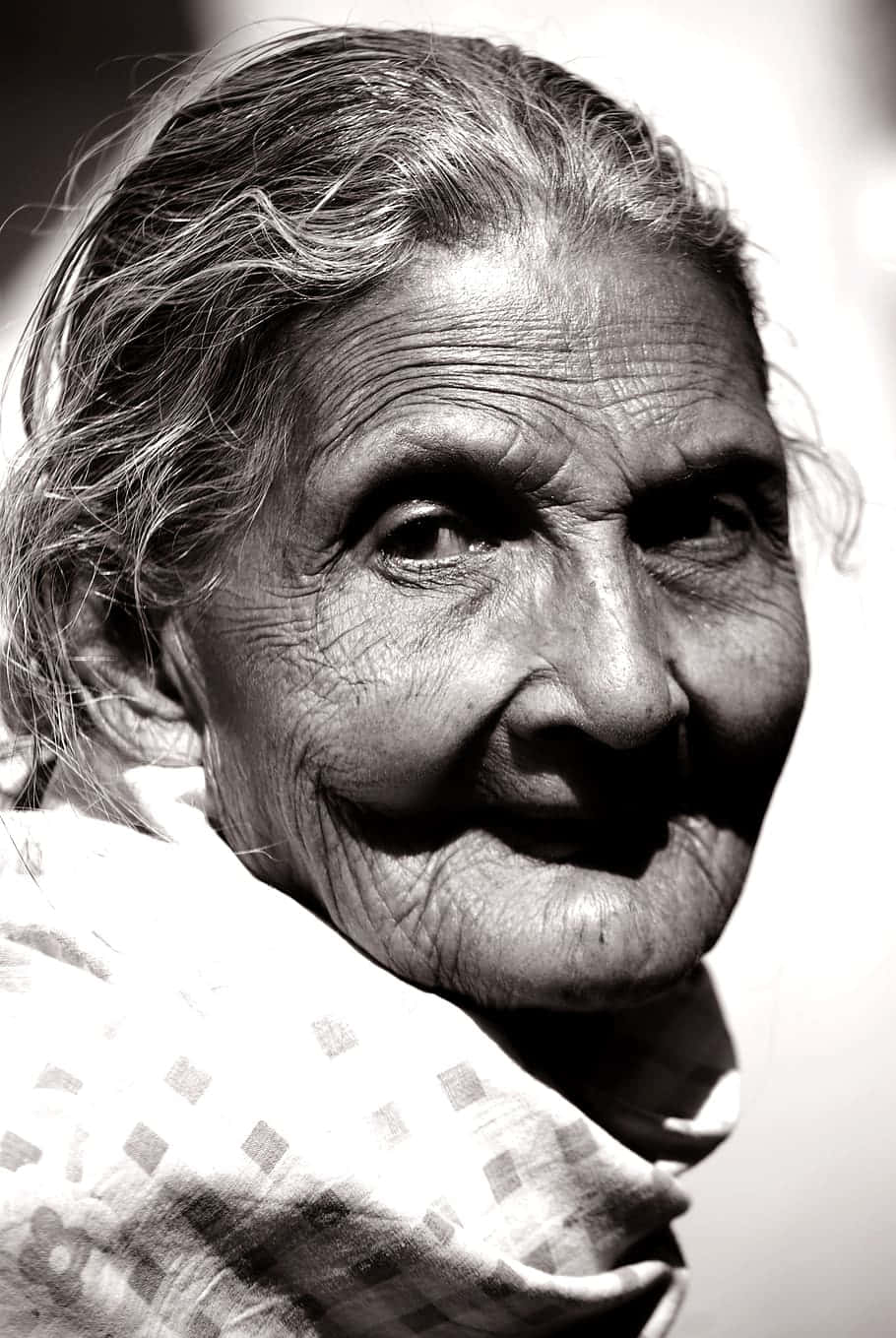 Old Lady Monochromatic Image Wallpaper