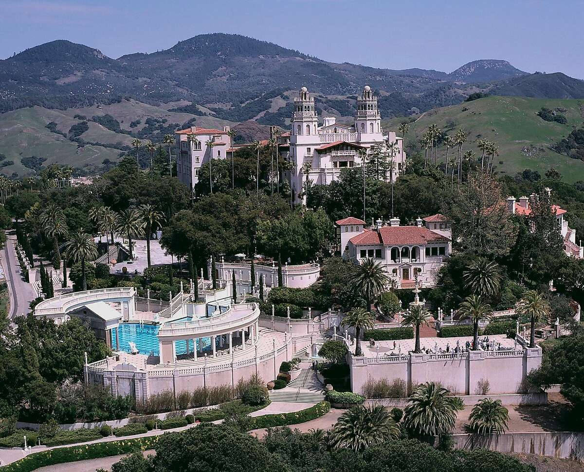 Outside Area Of The Hearst Castle Wallpaper