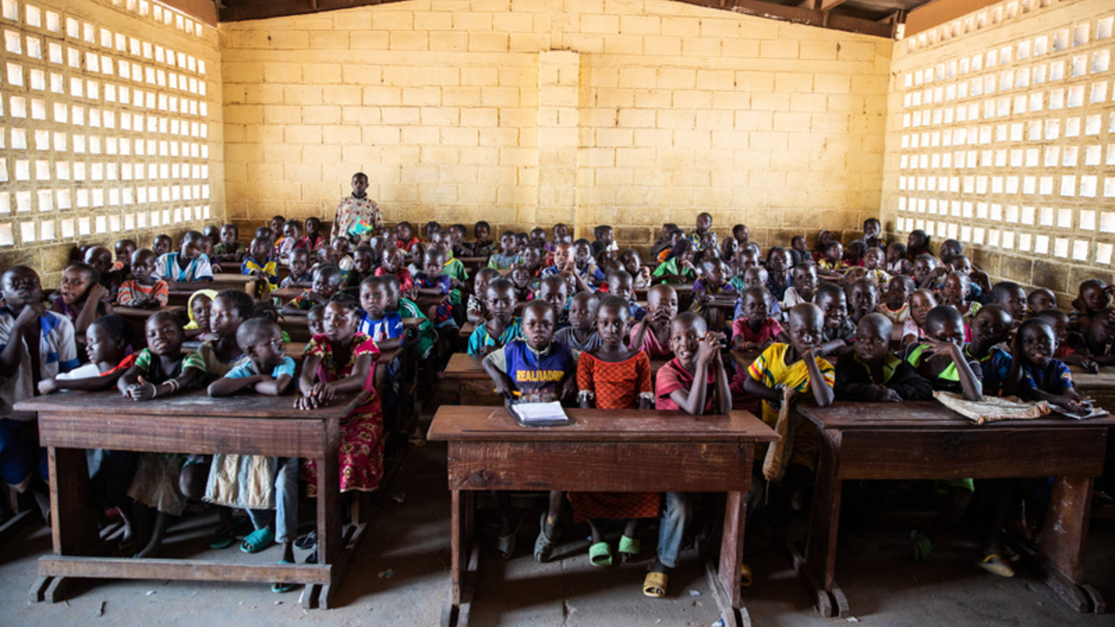 Overcrowded Classroom In Central African Republic Wallpaper