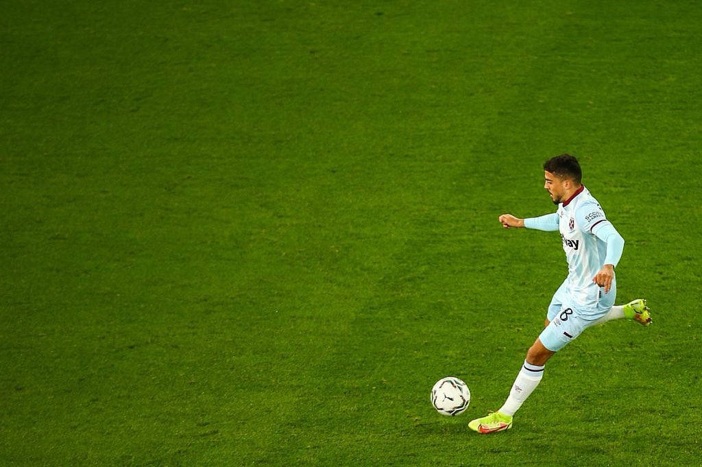 Pablo Fornals Alone Wallpaper