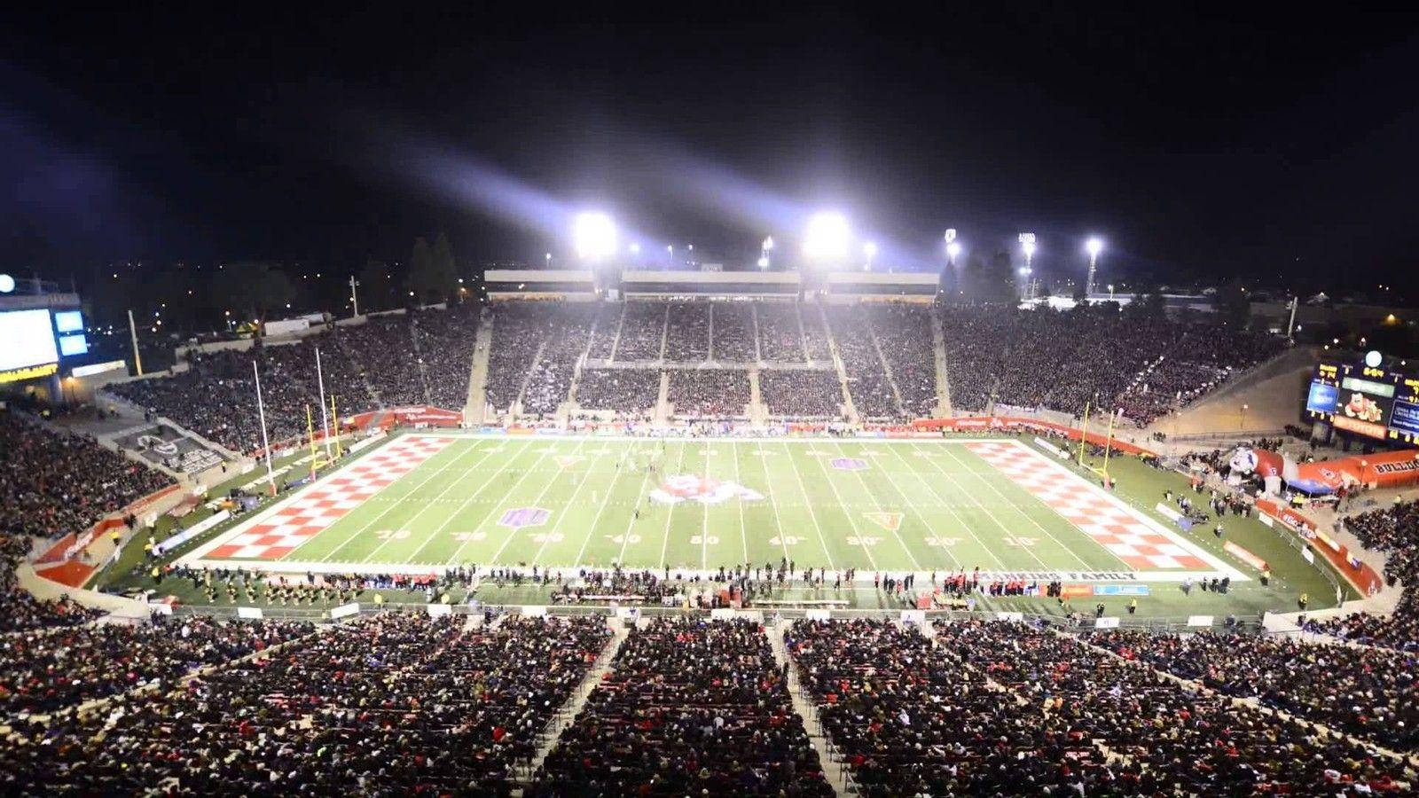 Packed Bulldog Stadium In Fresno Wallpaper