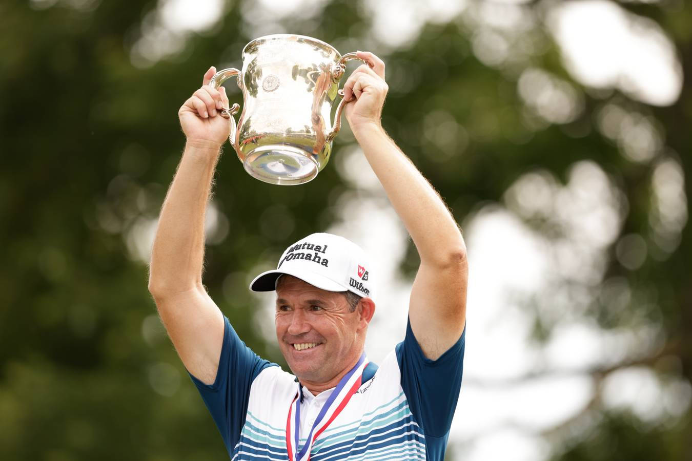 Padraig Harrington Raising Trophy Wallpaper