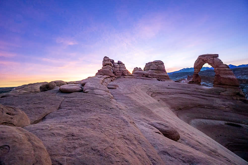 Pale Rocks Of Delicate Arch Wallpaper