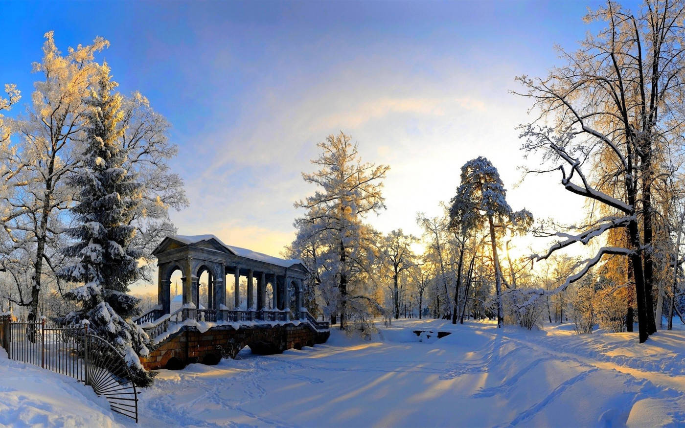 Palladian Bridge Winter Scene Wallpaper