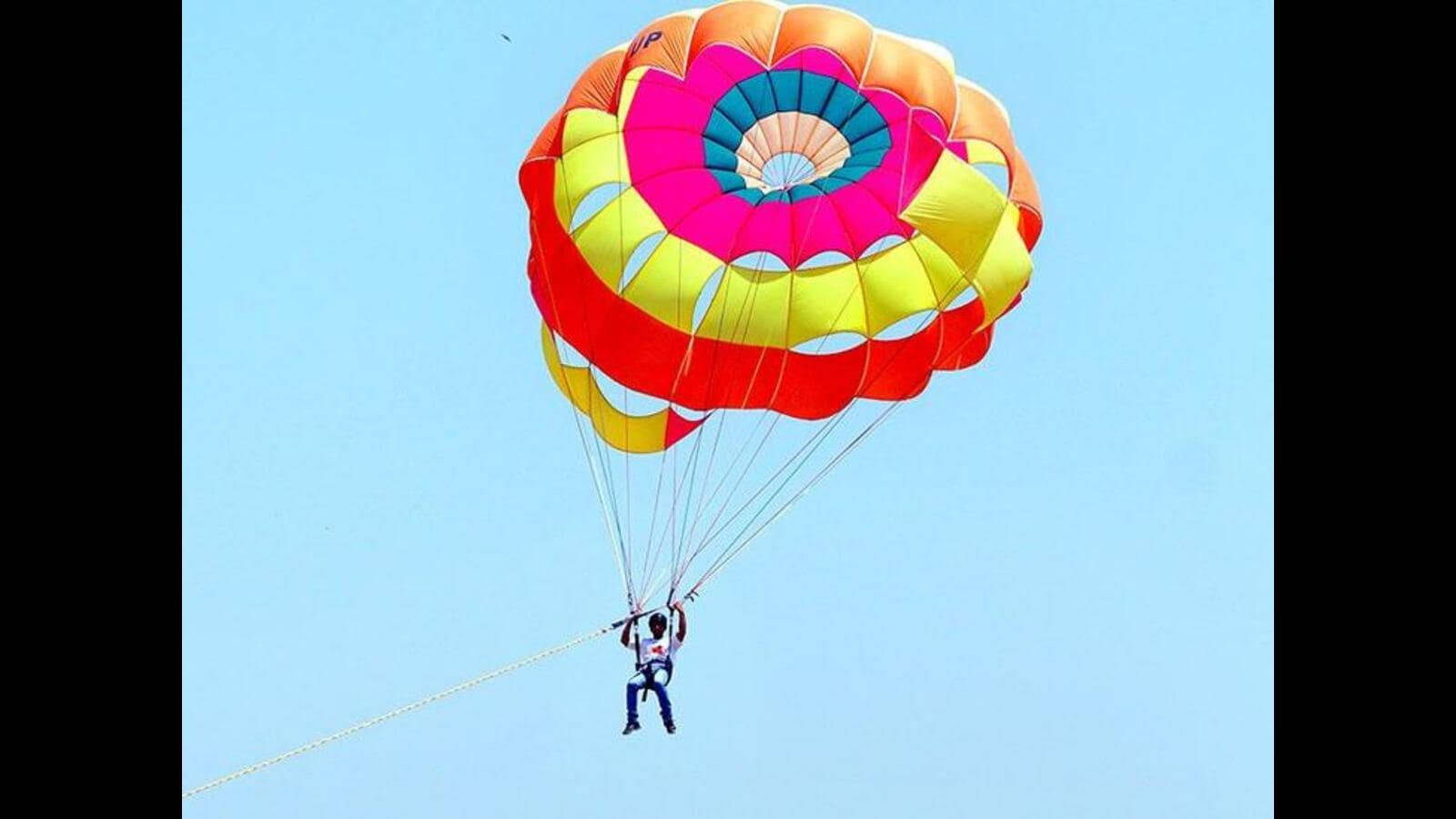 Parasailing Amawaman Lake Wallpaper