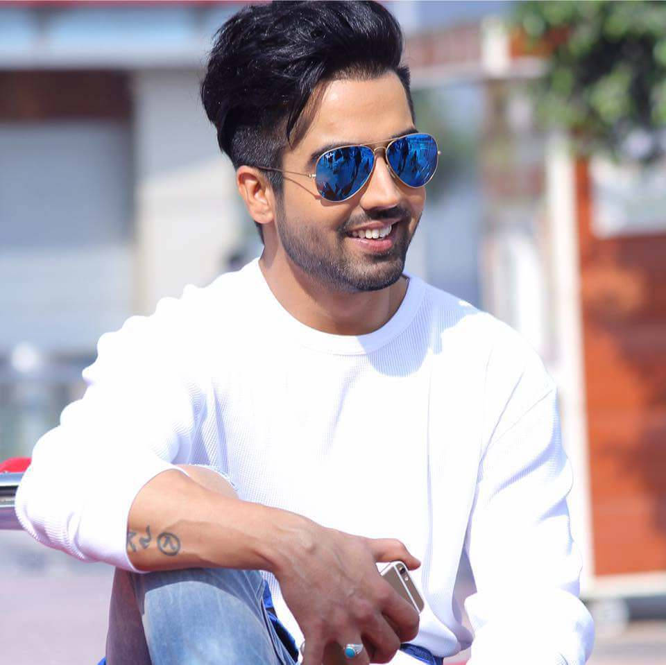 Parmish Verma Wearing Cool Shades Wallpaper