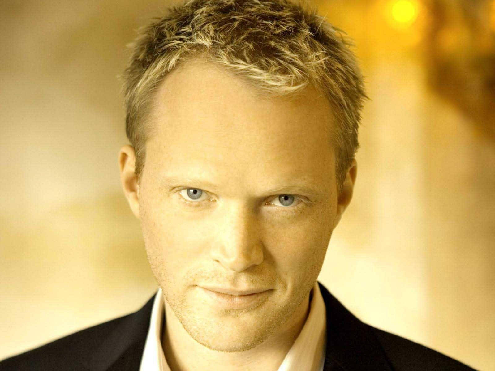 Paul Bettany Actor Retro Aesthetic Wallpaper