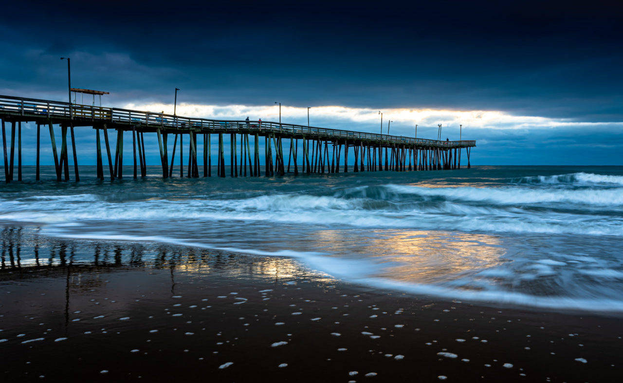 Peaceful Fishing Pier At Virginia Beach Near Chesapeake Wallpaper