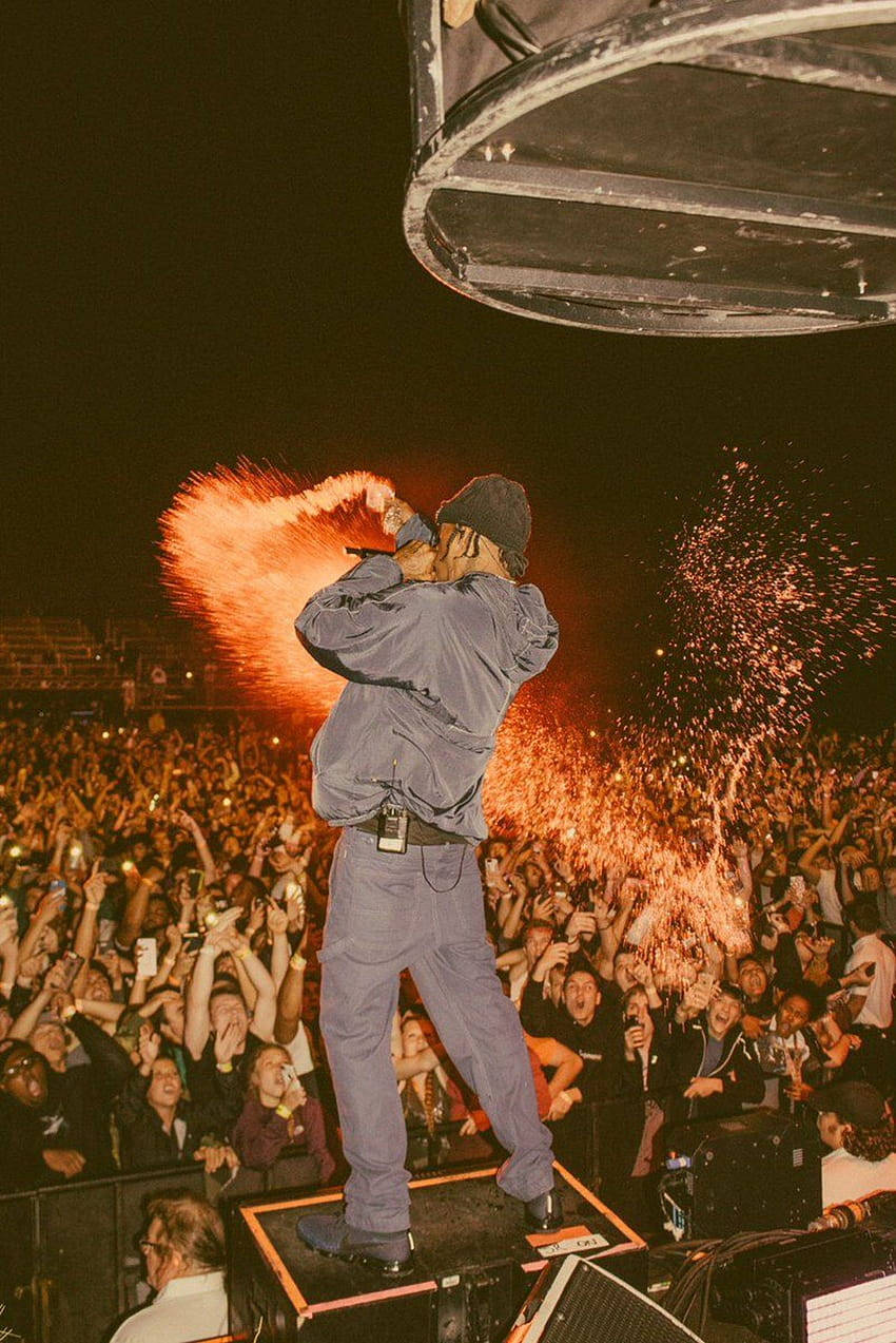 Performer Travis Scott Aesthetic Wallpaper