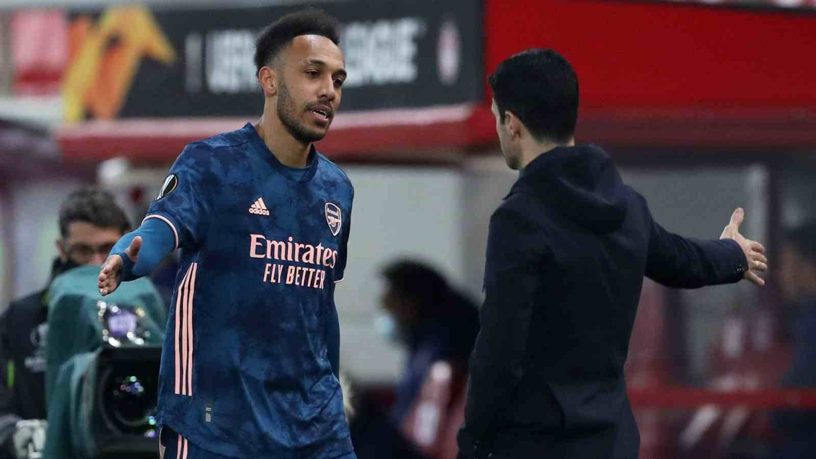 Pierre-emerick Aubameyang Appearing With Manager Wallpaper