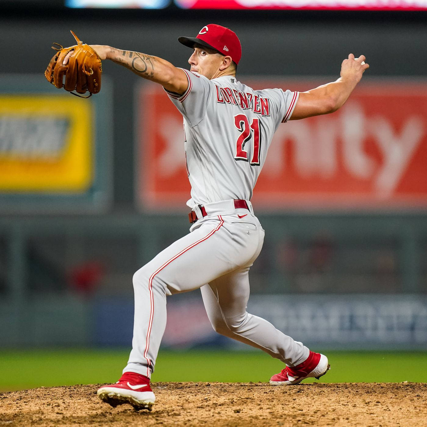 Pitcher Lorenzen Of Cincinnati Reds Wallpaper