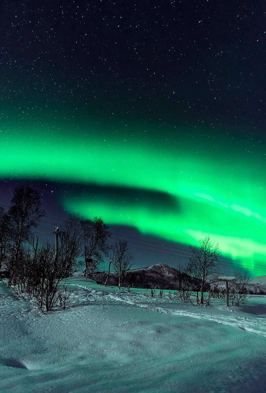 Polar Lights Over Mountain Trail Green Iphone Wallpaper