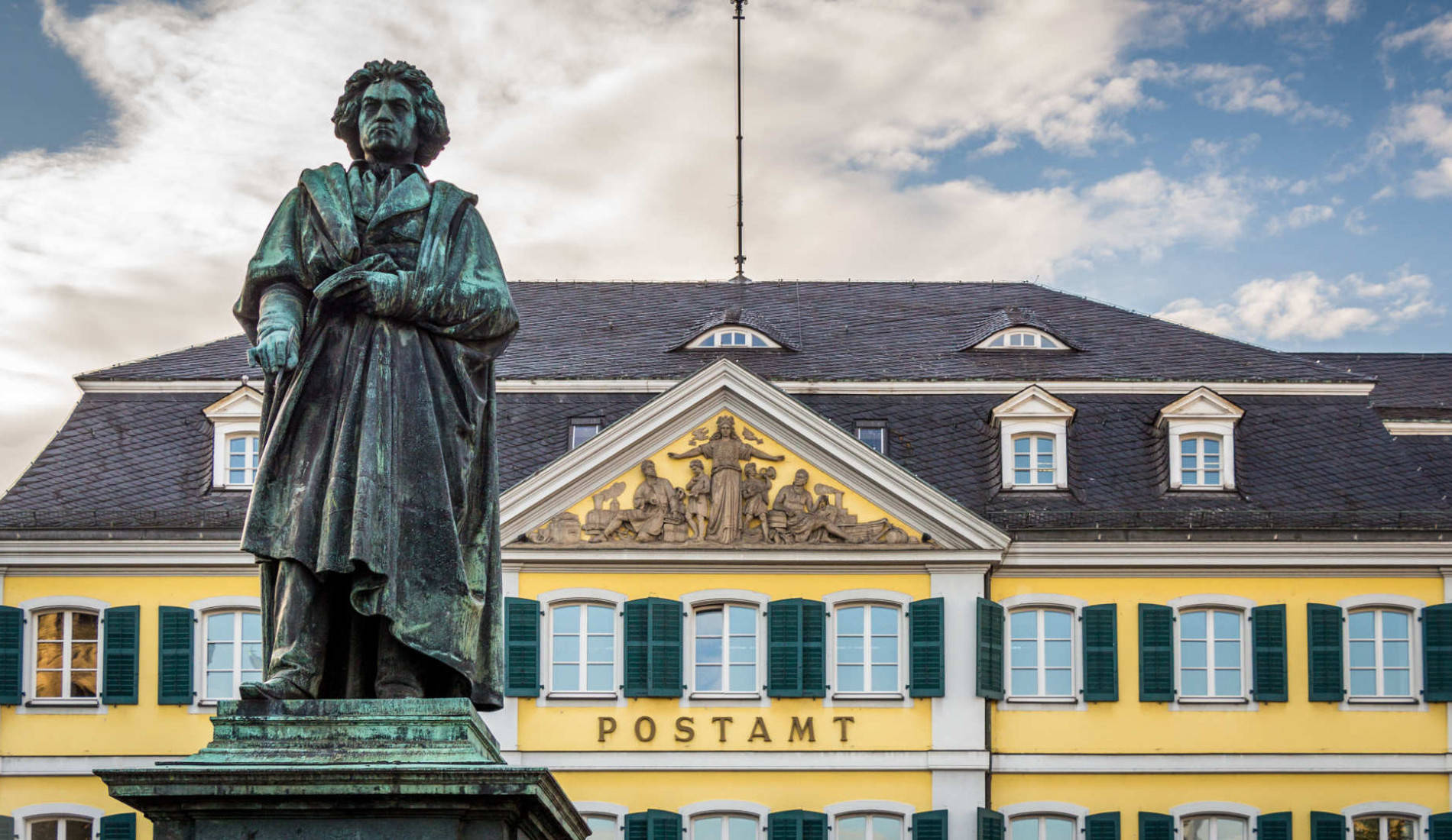 Postamt Post Office With Beethoven Wallpaper